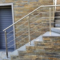 Rampe de parapet en acier inoxydable au design moderne pour escaliers, balcons, espaces extérieurs, hôtels, appartements, villas, fixation au sol, résistante à l'eau