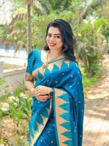 Saree de seda suave Paithani con diseño de motivo de tejido Zari y borlas ricas de Meenakari Pallu para todas las ocasiones - Product Image 2