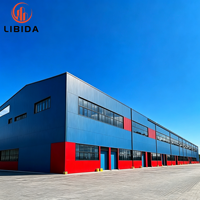 Entrepôt préfabriqué en structure acier résistant au vent et à la neige, haute isolation, pour la fabrication et le stockage frigorifique des aliments