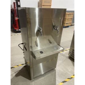 Distributeur d'<span class=keywords><strong>eau</strong></span> potable de type armoire, <span class=keywords><strong>fontaine</strong></span> à <span class=keywords><strong>eau</strong></span> rafraîchissante en acier inoxydable <span class=keywords><strong>pour</strong></span> usage commercial - Product Image 1