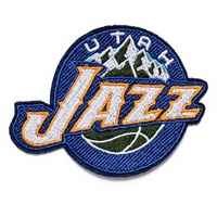 Écusson brodé en tissu tissé avec logo d'équipe de basketball pour vêtements et textiles de maison