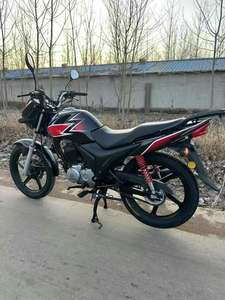 La Moto Stradale AHonda 125cc, Altamente Efficiente nei Consumi e Durevole, Molto Apprezzata dalle Persone - Product Image 4