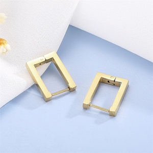 ต่างหูชุบทอง18K แบบแฟชั่นเรียบง่ายต่างหูสแตนเลสทรงสี่เหลี่ยม - Product Image 6