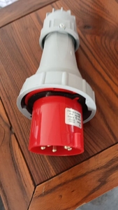 Enchufe de panel de pared Industrial de 380V 125A, enchufe con 4 salidas de CA, Red de enchufe hembra, corriente nominal de 63A hecha de cobre - Product Image 4