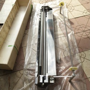 Machine de collage de <span class=keywords><strong>papier</strong></span> <span class=keywords><strong>peint</strong></span> en acier inoxydable haute performance de 1370mm - Product Image 4