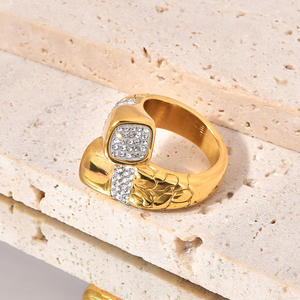 Anillo de Eternidad Geométrico Irregular de Acero Inoxidable Chapado en Oro con Circonita, Estilo Europeo Americano, Moderno, para Mujer, de Terceros - Product Image 5