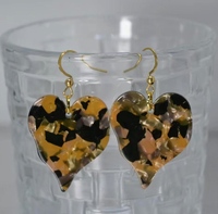 Nouvelle Arrivée Boucles d'Oreilles Tendance en Acrylique avec Pendentif Cœur en Acétate pour Femme Mature et Branchée, Style Personnalisé et Mode