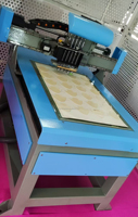 Machine de programmation automatique de poinçonnage et de perforation du cuir CNC pour l'intérieur automobile, pour les housses de siège de voiture en tissu