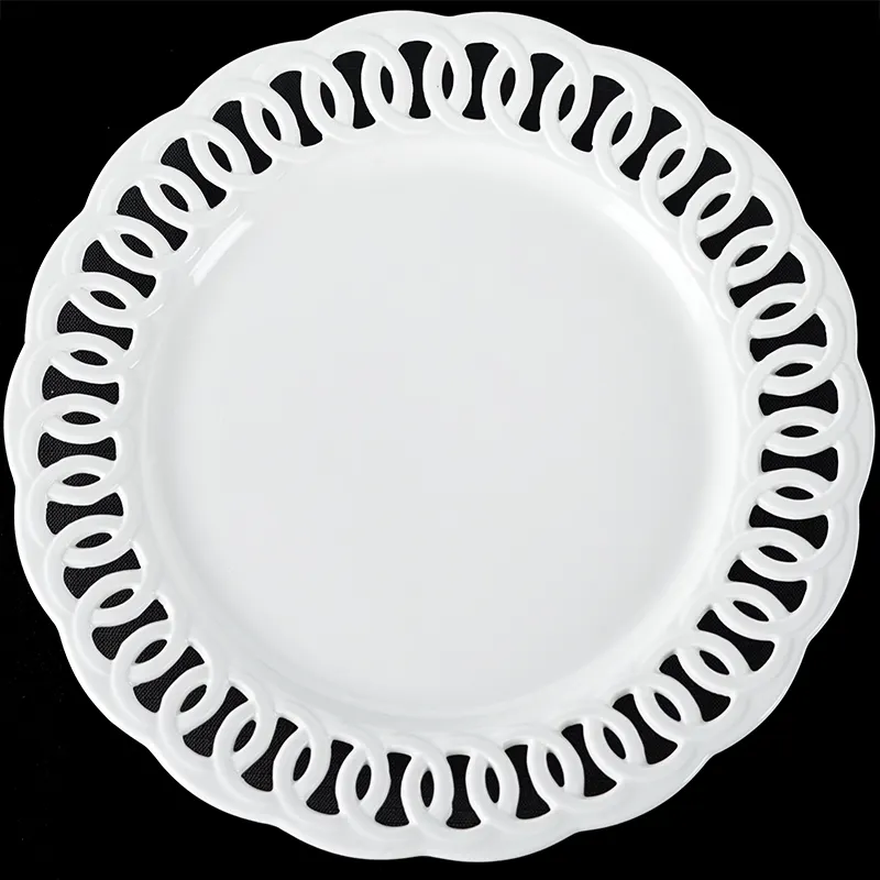 Platos de cargador de cerámica hueca blanca, juego de vajilla decorativa de boda para restaurante, fiesta, boda personalizada, platos de cena de lujo