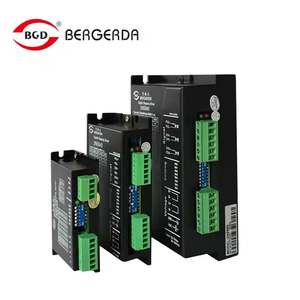 Motor trifásico de circuito abierto Nema43 de 12 Nm y 5.8 A con controlador de fábrica - Product Image 1