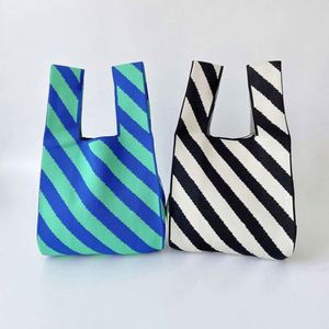 Sac fourre-tout décontracté en tricot coloré à rayures, sac à main en sergé tendance pour femme - Product Image 5