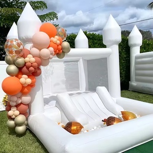 Château gonflable commercial extérieur en PVC blanc pour mariage, avec piscine à balles, idéal pour la location de parcs de jeux événementiels - Product Image 2