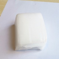 Cire de paraffine blanche entièrement raffinée de haute qualité en vrac, Kunlun K002, origine Shandong, teneur en huile de 0,5 %, pour la fabrication de bougies