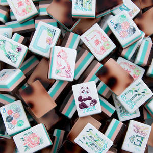 Juego de Mahjong de Acrílico Transparente Personalizado, Tipo Gelatina, con Estilo, Impreso y Grabado, Juego de Lujo con Fichas de Mahjong Americanas - Product Image 1