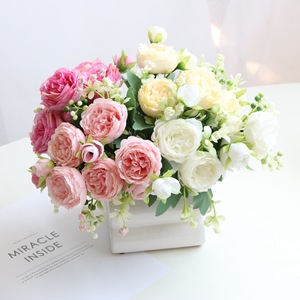 Ramos de <span class=keywords><strong>Rosas</strong></span> Persas Artificiales de 5 Cabezas (de Tela) al por Mayor - Alta Simulación, Reutilizables y Reciclables, Decoración para Sala de Estar - Product Image 1