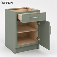 Ensemble d'armoires de cuisine modernes OPPEIN en vert sauge, style Shaker, à assembler soi-même, pour les constructeurs, les logements multi-familiaux et les fournisseurs de services de construction