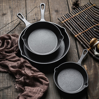 Batterie de cuisine en fonte pré-assaisonnée avec huile végétale ronde antirouille, poêle à frire à poignée courte en surface antiadhésive pour suspension