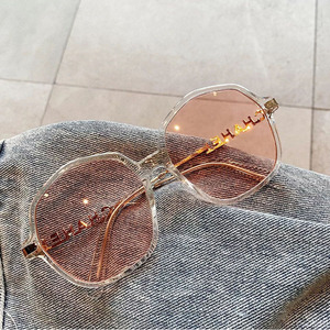 Gafas de sol Qianai irregulares de gran tamaño para mujer, montura negra, lentes Ac, protección Uv400, tipo 3, con letras - Product Image 5