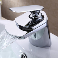 Filtre de salle de bain Cascade Lavabo Robinets d'eau Mélangeur Robinets de lavabo en laiton chromé