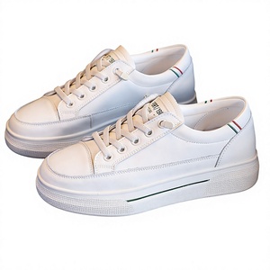Baskets blanches en cuir véritable pour femme, nouvelle collection 2026, respirantes, avec bande élastique, toutes saisons, légères, à semelle plate et confortables - Product Image 1