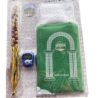 Ensemble cadeau d'accessoires islamiques traditionnels : Coran, tasbih, tapis de prière avec chapelet, tapis de prière Namaz, réveil