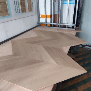 Suelo de Madera de Roble Chevron, Ecológico, Diseño Moderno, Instalación con Sistema de Ranura y Lengüeta, Alta Calidad - Product Image 5