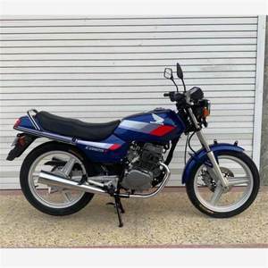 Moteur bicylindre rétro d'occasion pour moto Wang 125cc, modèle WH110T-2A, authentique et importé de Chine continentale, idéal pour les trajets quotidiens. - Product Image 2