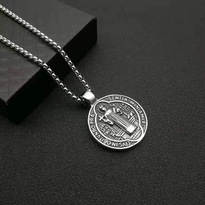 Collier pendentif pour enfants chrétiens Saint Benoît, chaîne en acier inoxydable plaqué or 18 carats, bijou croix, 20 pouces, 12,8 g - Product Image 3