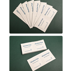 100 unidades/caja Toallitas desinfectantes desechables con <span class=keywords><strong>alcohol</strong></span> al 75% para el cuidado y limpieza de la piel - Product Image 1