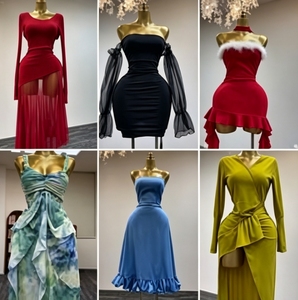 Venta al por mayor de <span class=keywords><strong>ropa</strong></span> de mujer: Vestidos, monos y prendas usadas a granel desde Guangdong - Product Image 1