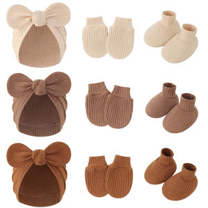 Conjunto de gorro con lazo para bebé recién nacido, con manoplas y calcetines anudados, diseño a rayas antiarañazos - Product Image 1