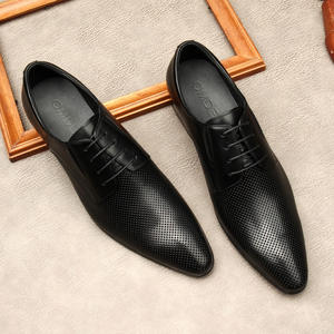 Chaussures en cuir de luxe tendance pour hommes à bout pointu, perforées et respirantes, pour affaires et occasions formelles, haute qualité, rehaussantes, collection automne - Product Image 4