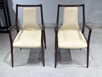 Chaise en bois de noyer moderne en gros avec dossier en cuir PU blanc - Chaises de salle à manger classiques pour la maison et le café