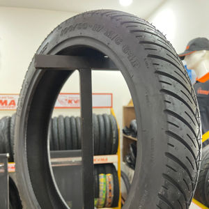 Neumático de Scooter Sin Cámara KUMATIRE K334 100/90-17, Rendimiento Urbano para el Sudeste Asiático, Medio Oriente y América Latina - Product Image 1