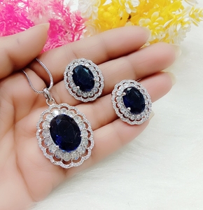 Ensemble de pendentifs en diamant américain Cz Stone Party Wear Premium Design Jewellery Handmade Bulk Product - Product Image 4