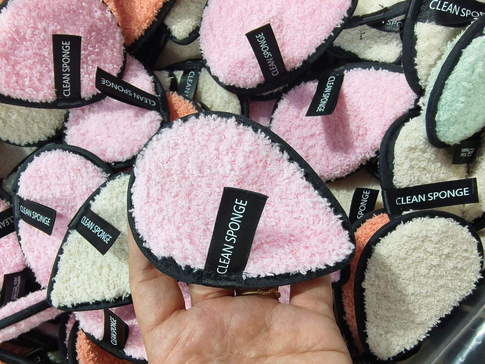 1 piece of pink water drop makeup remover cotton puff