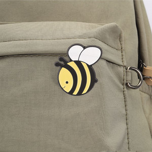 Ensemble de broches en émail géométriques mignonnes en forme d'abeille, rondes, carrées et triangulaires, pour la décoration de sacs à dos - Product Image 4
