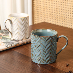Tasse à café en céramique artisanale gaufrée à chevrons, en grès rustique à glaçure réactive, pour latte, thé, usage domestique ou café - Product Image 4