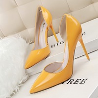 Pumps élégantes de haute qualité à bout pointu, talons fins jaunes, légères, pour femmes, semelles intérieures, banquets, mariages, bureau, hiver/été