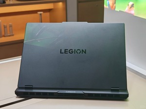 Ordinateur portable de jeu Legion Y7000P 2026 16 pouces 2.5K 240Hz Ultra 7 251HX 16 Go de RAM 1 To SSD RTX 5060 8 Go Noir Haute Performance - Product Image 2