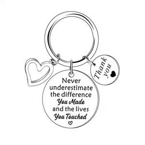 Ne <span class=keywords><strong>sous</strong></span>-estimez jamais la différence merci porte-clés retraite cadeau de départ pour les collègues cadeau enseignant porte-clés inspirant - Product Image 3