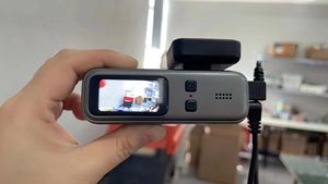 Thực sự phía trước 2K Độ phân giải 1.47 inch IPS màn hình Blackbox ghi đôi 150 góc rộng tự động cân bằng trắng-wifi Dashcam xe - Product Image 3