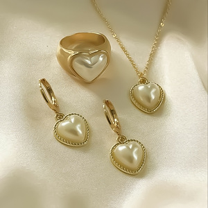 Set de Joyería para Mujer de Diseño Sencillo con Colgante de Corazón de Perla a la Moda Estilo Francés para Damas Anillo Pendientes y Collar 3 Piezas de Accesorios - Product Image 4