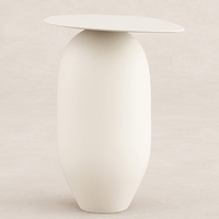 Table d'appoint crème mate avec base ovale en forme de pilier et plateau en forme de goutte d'eau, style Wabi Art, pour salon, maison de rêve