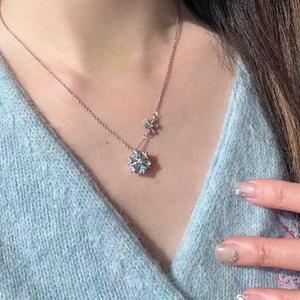 Exquisito Collar con Colgante de Racimo de Flores de Plata Pura S925, Accesorio de Alta Gama con Cadena para Clavícula, Colgante de Moda - Product Image 3