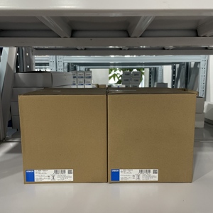 Fuente de Alimentación de Riel DIN S8VK-T96024 24V 40A para Paneles de Control Industrial - Product Image 3