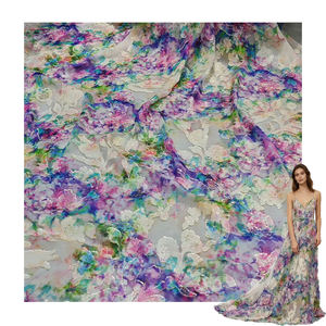 Tela <span class=keywords><strong>de</strong></span> <span class=keywords><strong>Seda</strong></span> Morera con Trabajo <span class=keywords><strong>de</strong></span> Hilo Dorado y Estampado Pintado con Estambres Morados Multicolor para Vestidos <span class=keywords><strong>de</strong></span> Noche Elegantes - Product Image 1