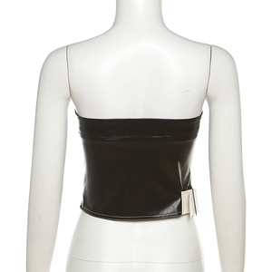 Abbigliamento <span class=keywords><strong>donna</strong></span> lusso PU senza spalline Top corto e Shorts abbinati 2 pezzi Set da <span class=keywords><strong>donna</strong></span> per il tempo libero <span class=keywords><strong>pelle</strong></span> in due pezzi Set da <span class=keywords><strong>donna</strong></span>