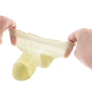 Meias antiderrapantes de nylon tricotadas para bebês recém-nascidos, meias de algodão coloridas finas para primavera e meninas, desenho com logotipo respirável