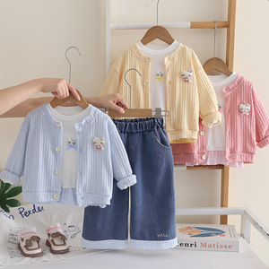 Nuovo Set Tre Pezzi per Bambine Autunno 2026, Maglione in Cotone a Trecce, Elegante Completo con Cartoni Animati, Manica Lunga - Product Image 1